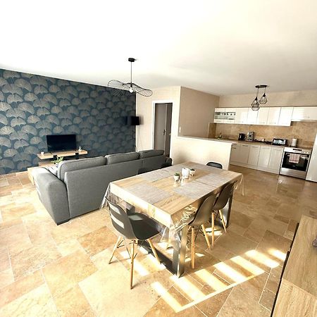 Le Petit Phuket Saint-Laurent-sur-Saone Exterior foto